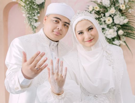 Foto kenangan mendiang Ameer Azzikra saat menikah dengan Nadzira Shafa. (Foto: Instagram)