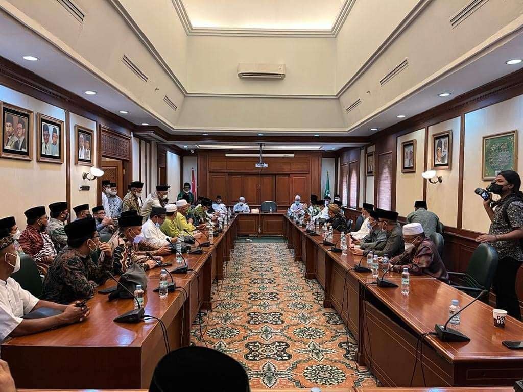 Aspirasi 27 PWNU disampaikan KH Athoillah Anwar Manshur kepada Rais Aam PBNU KH Miftachul Akhyar di PBNU Jakarta. (Foto: Istimewa)