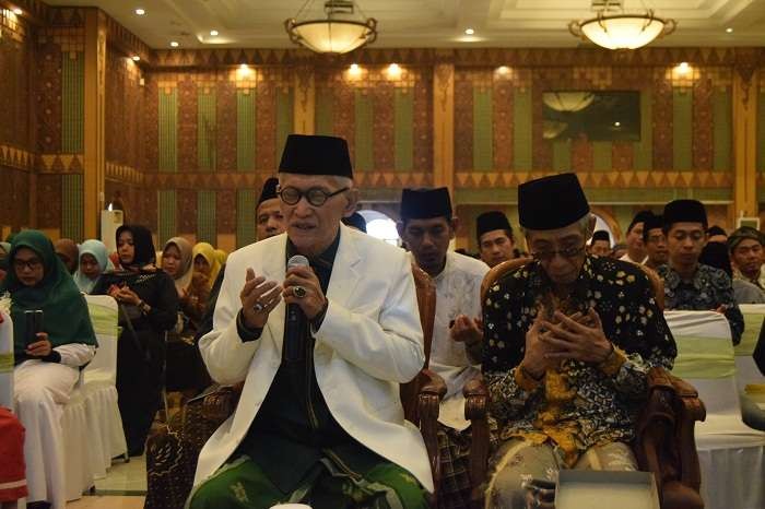 Kiai Ubaidillah Shodaqoh (kanan) dan Rais Aam PBNU KH Miftachul Akhyar. (Foto: Istimewa)