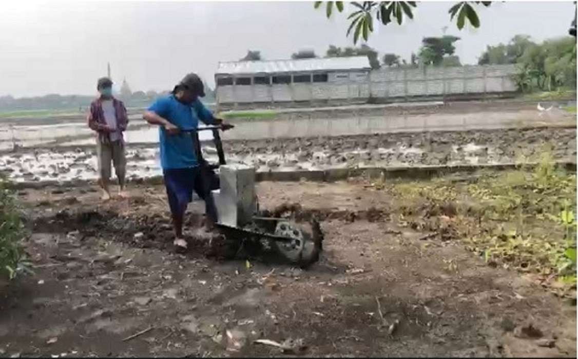 Traktor tangan yang digagas oleh ITS. (Foto: Istimewa)