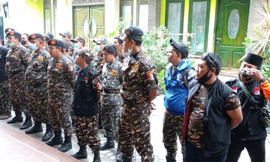 Personel Banser yang disiagakan di kediaman Rais Aam PBNU KH Miftachul Akhyar di Pondok Pesantren Miftachus Sunnah (Foto: dok. Banser Surabaya)