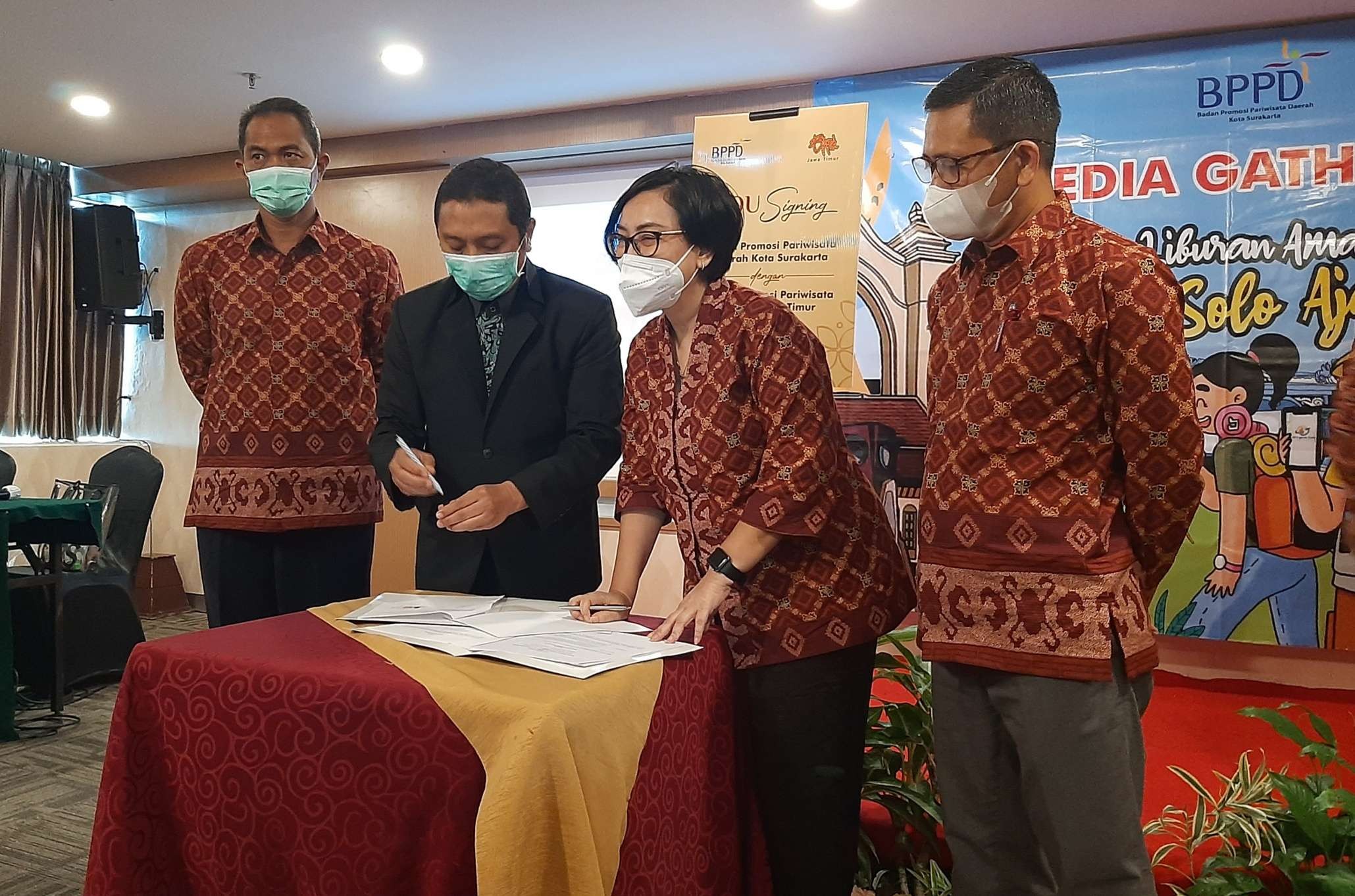 Penandatanganan MoU antara BPBD Solo dan BPBD Jatim untuk mendukung Wellness Tourism. (Foto: Pita Sari/Ngopibareng.id)