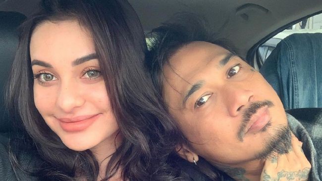 Pasangan Jerinx SID dan Nora Alexandra. (Foto: Instagram)