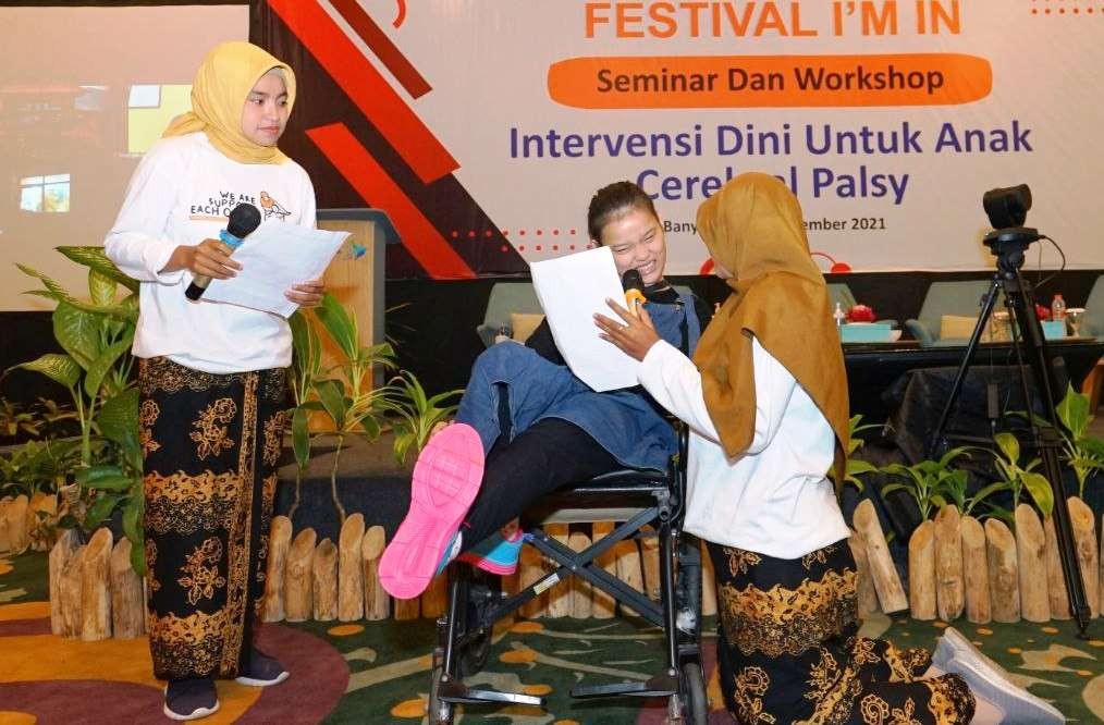 Penampilan salah satu penyandang disabilitas dalam workshop ‘Intervensi Dini Untuk Anak Cerebral Palsy’. (Foto: Istimewa)