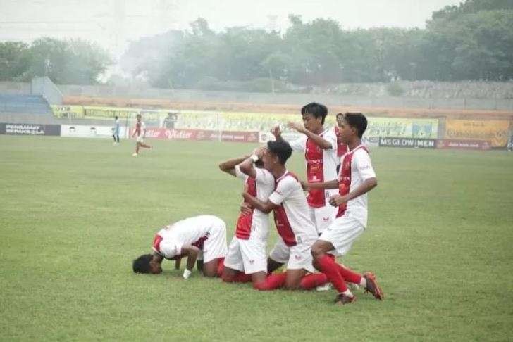 Selebrasi skuad Persedikab Kediri. (Foto: Istimewa)