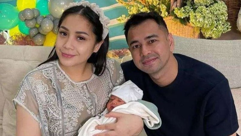 Pasangan Nagita Slavina dan Raffi Ahmad bersama anak keduanya, Rayyanza Malik Ahmad. (Foto: RANS Entertainment)