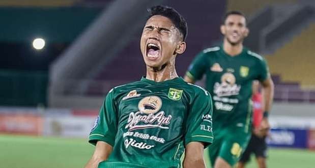 Ekspresi Marselino Ferdinan usai mencetak gol ke gawang Barito Putera. (Foto: Instagram/@officialpersebaya)