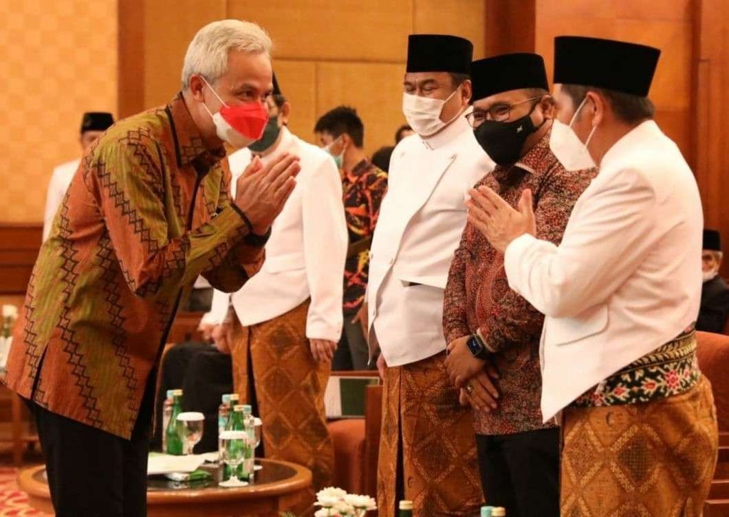 Gubernur Jawa Tengah Ganjar Pranowo bersama Menteri Agama Yaqut Qolil Qoumas menghadiri pembukaan Kongres Nasional Syarikat Islam (SI). (Foto: ist)