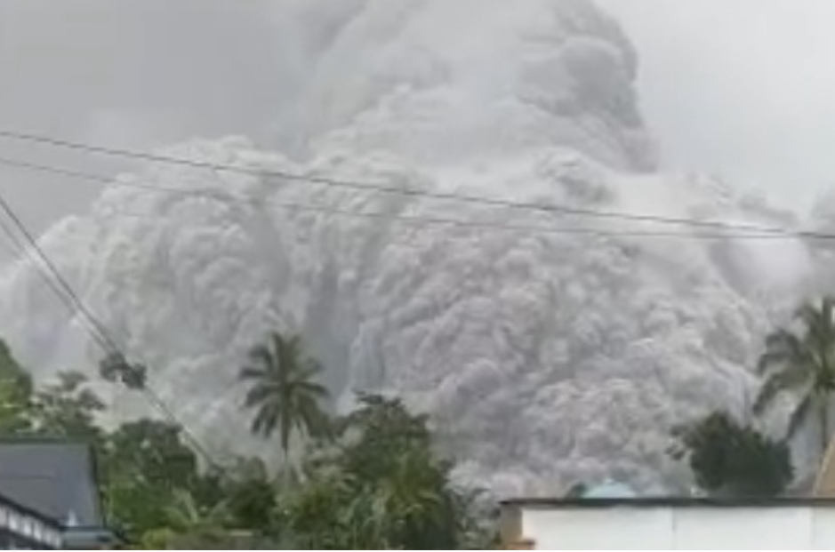 Erupsi Gunung Semeru tidak berdampak pada aktivitas penerbangan baik di Surabaya maupun di Malang. Namun BMKG tetap memantau perkembangan. (Foto: dok BNPB)