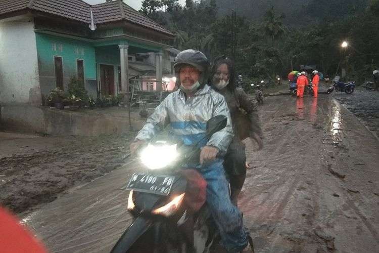 Warga mengungsi karena terdampak erupsi Gunung Semeru. (Foto: Ant)