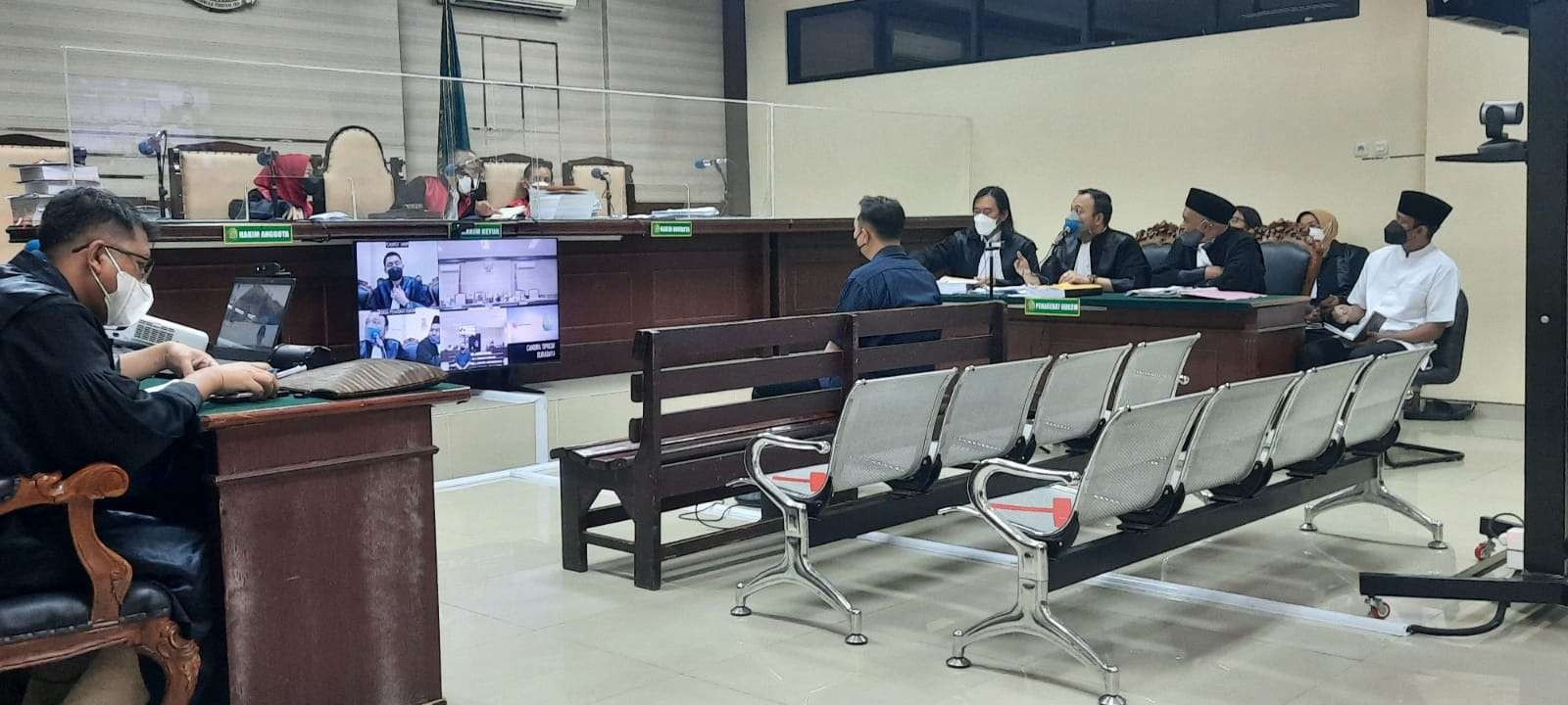 Bupati Nganjuk Nonaktif, Novi Rahman Hidayat, menjalani sidang lanjutan di Pengadilan Tipikor, Sidoarjo, Senin 6 Desember 2021. (Foto: Istimewa)