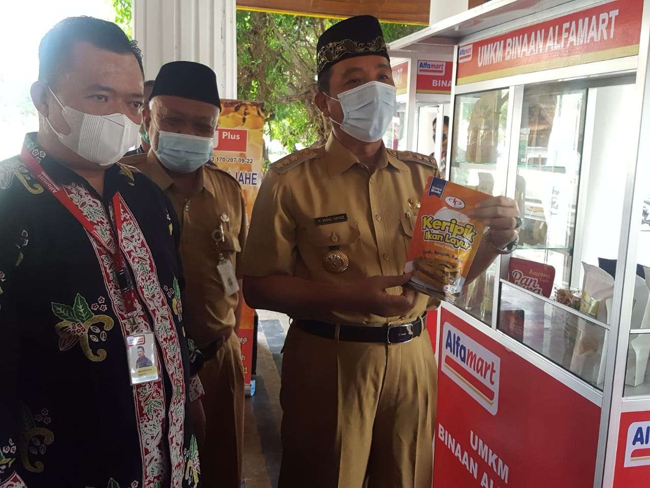 Bupati Rembang Haji Abdul Hafidz menghadiri pelatihan ritel Alfamart bermitra dengan UKM setempat. (Foto: Istimewa)