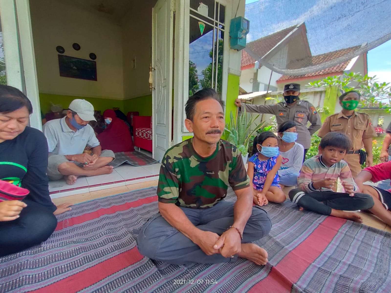 Darmuji mengisahkan perjuangannya menyelamatkan diri dan keluarga dari bencana erupsi gunung Semeru (Foto: Istimewa)