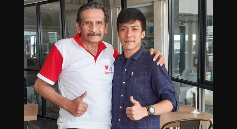 Romero Bamby saat bertemu aktor senior Piet Pagau yang disebut sebagai ayah kandungnya. (Foto: Instagram)