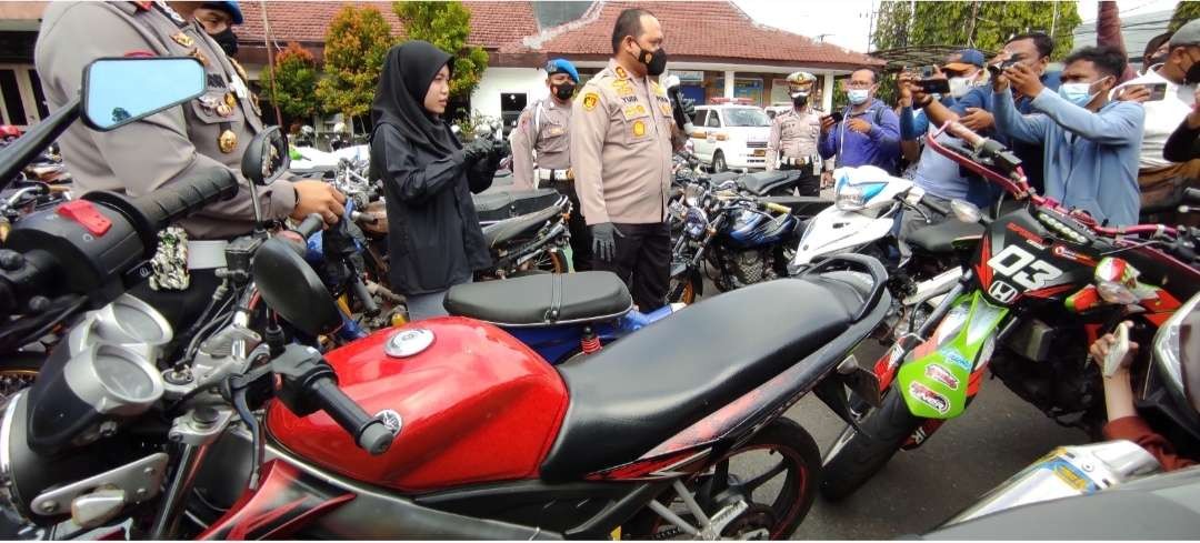 Polresta Kediri sita 133 kendaraan tidak sesuai spesifikasi (Fendhy Plesmana/Ngopibareng.id)