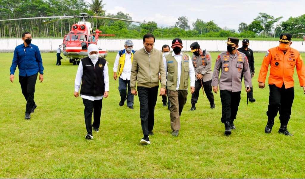 Presiden beserta rombongan terbatas, tiba di daerah terdampak erupsi Semeru. (Foto; Setpres )