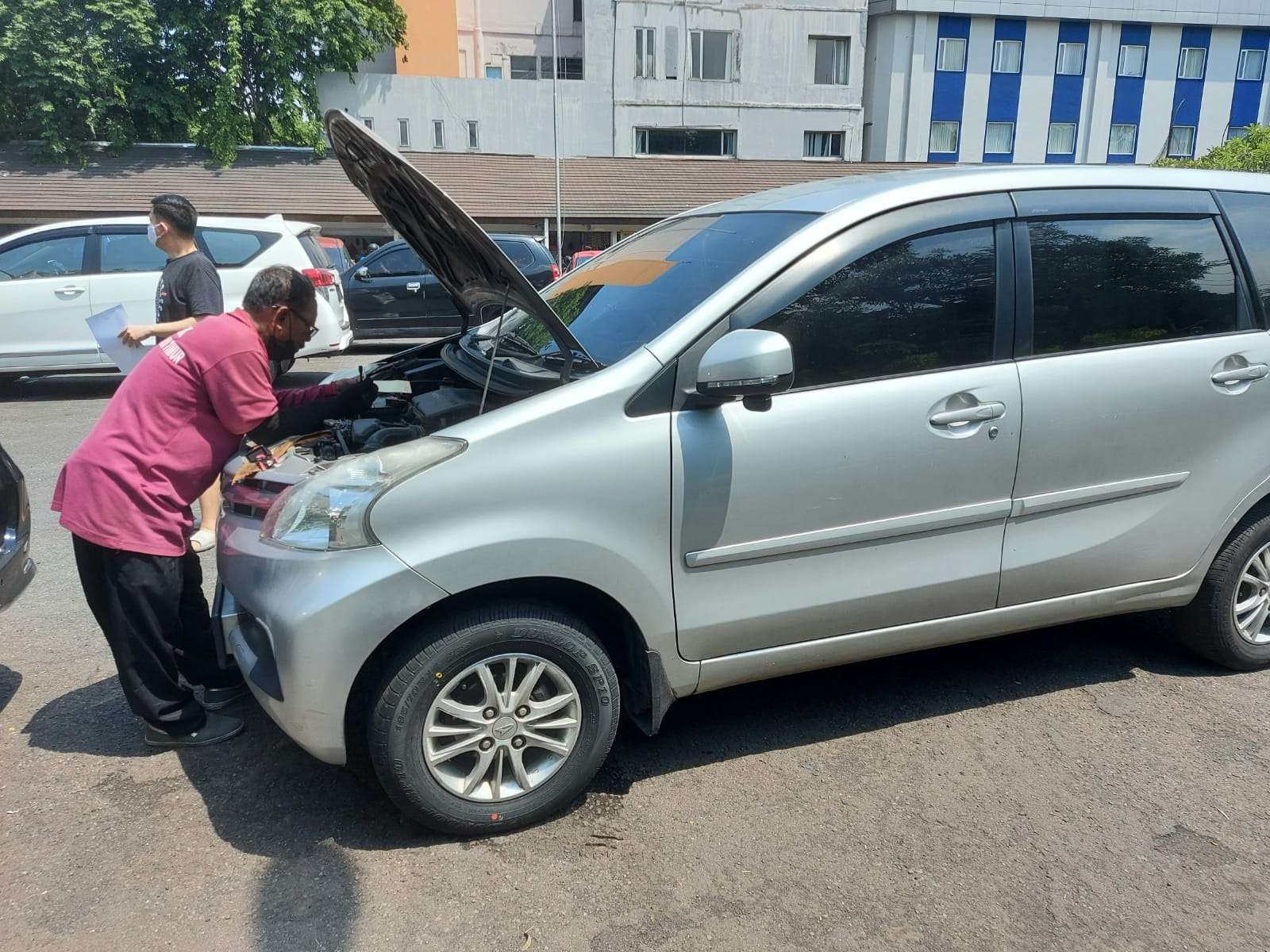 Layanan cek fisik kendaraan yang resmi di Samsat Manyar Surabaya. (Foto Nasarudin Ismail/ngopibareng)