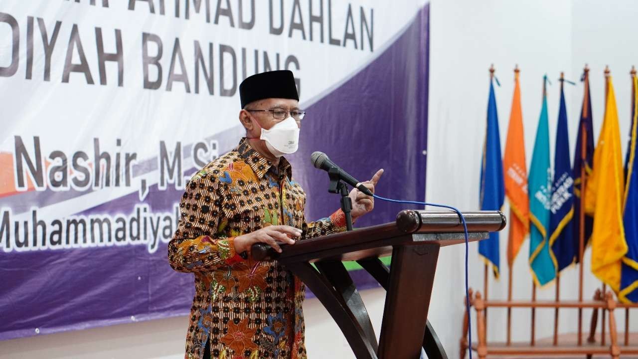 Ketua Umum PP Muhammadiyah, Haedar Nashir di acara Refleksi Milad ke-109 Muhammadiyah sekaligus Peresmian Auditorium KH. Ahmad Dahlan Universitas Muhammadiyah (UM) Bandung. (Foto: Istimewa)