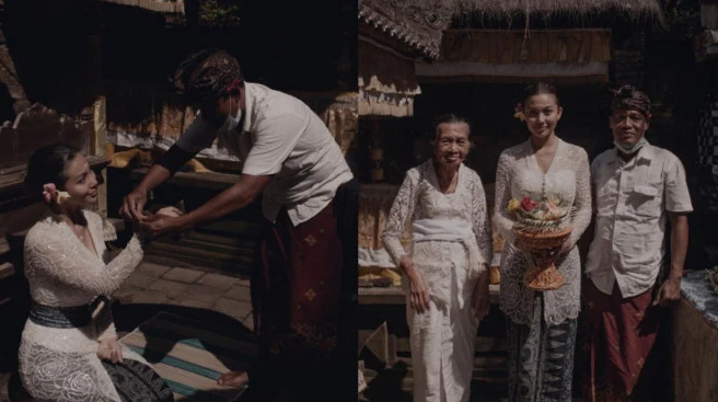 Ariel Tatum membagikan foto dirinya seperti melakukan ritual sembahyangan bersama Pandita Hindu. (Foto: Instagram @arieltatum)