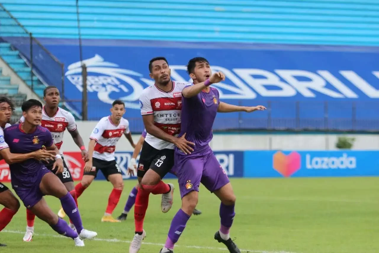 Persik Kediri saat melakoni laga melawan Madura United ( istimewa)