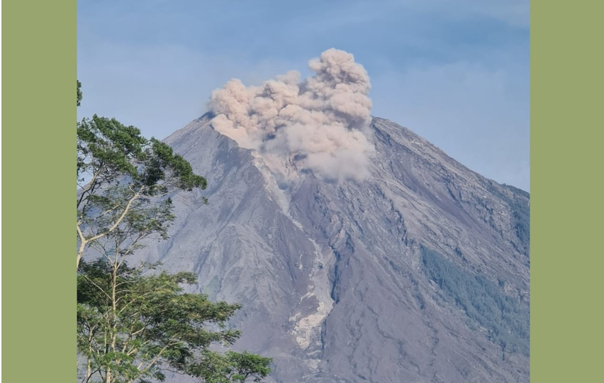 Pencarian korban erupsi Semeru berlanjut pada Sabtu, 11 Desember 2021, siang. Cuaca cerah di sekitar lereng gunung Semeru memungkinkan pencarian. (Foto: Dok GMR Semeru)