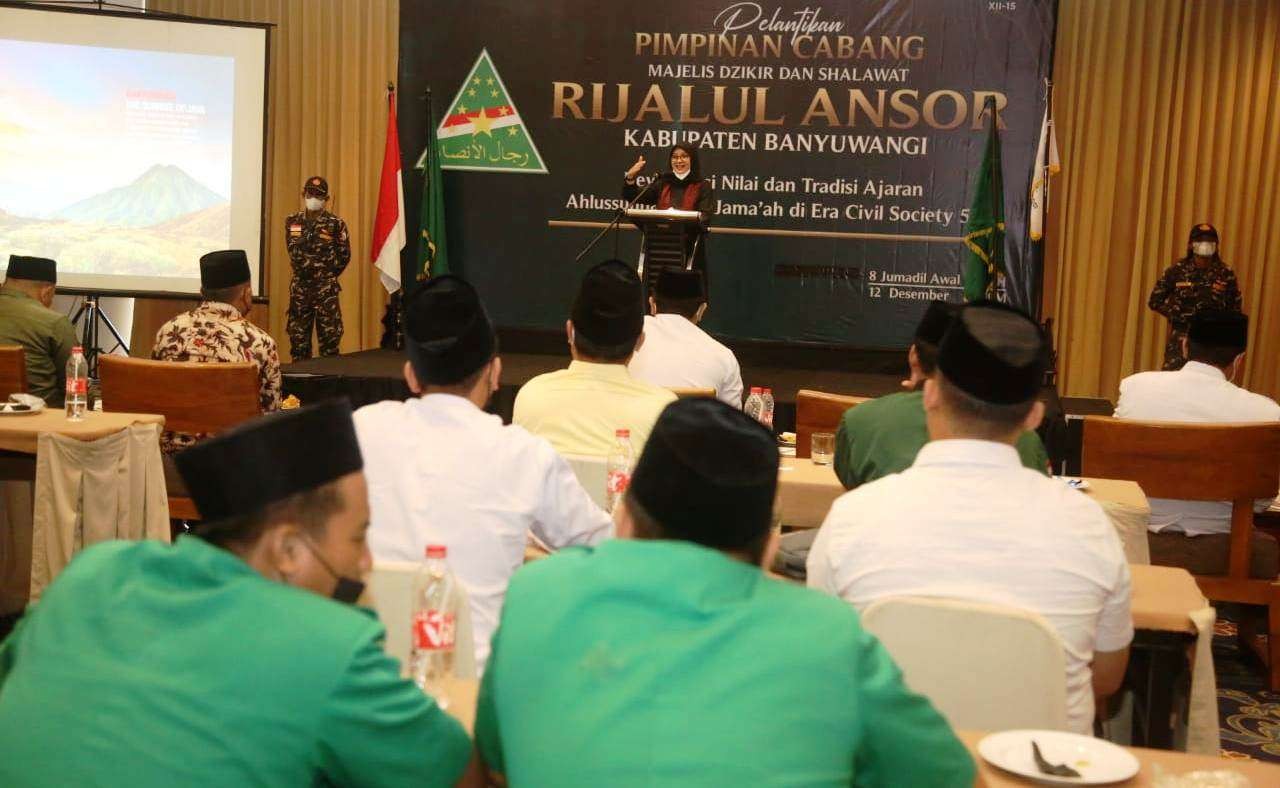 Bupati Banyuwangi memberikan sambutan dalam pelantikan Majelis Dzikir dan Sholawat Rijalul Ansor (Foto: Istimewa)