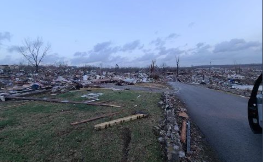 Tornado menerjang enam negara bagian di Amerika Serikat sejak Jumat, 10 Desember 2021 waktu setempat. Sedikitnya terdapat 30 tornado. (Foto: Twitter)