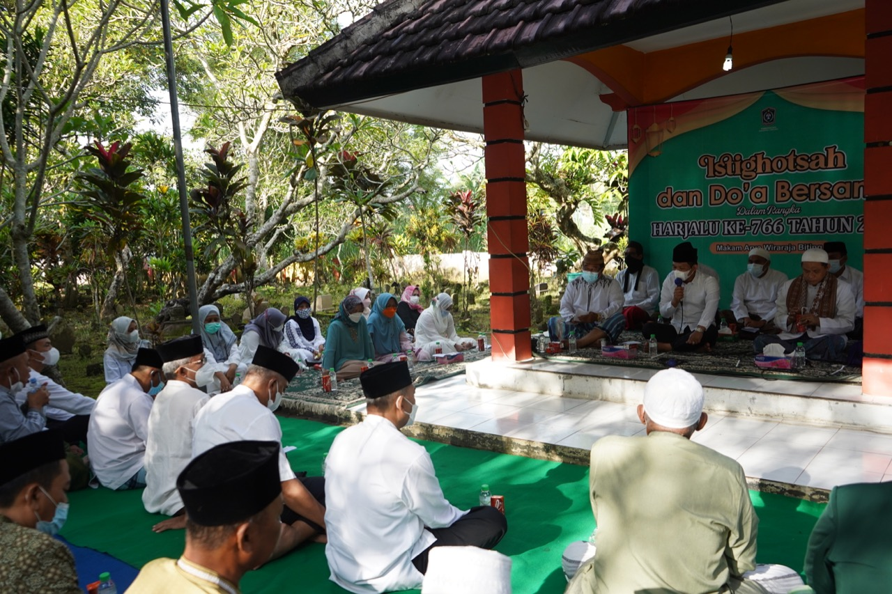 Ziarah makam Raja Lumajang di Hari Jadi Lumajang. (Foto: Kominfo Lumajang)