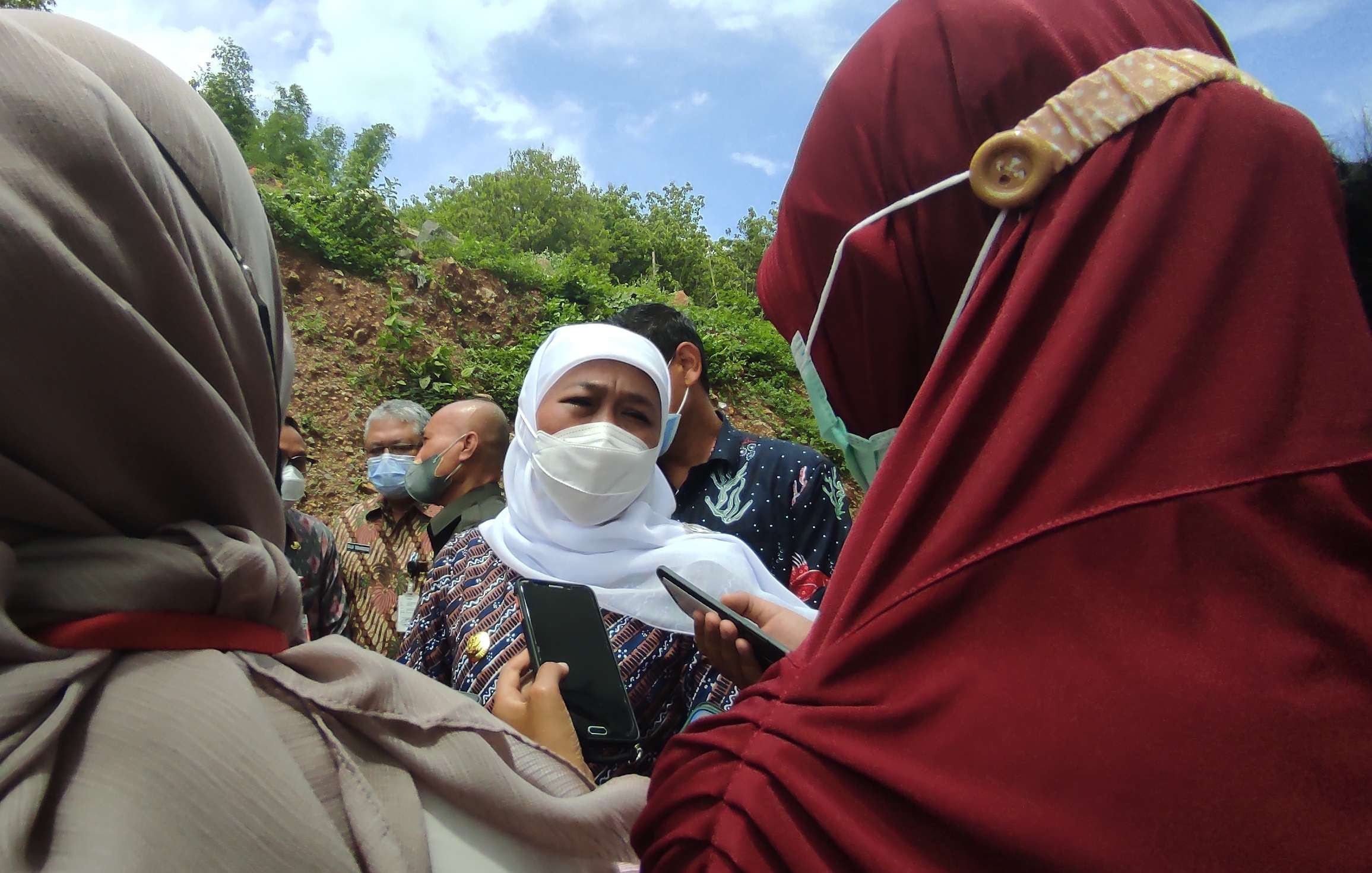 gubernur Jawa Timur Khofifah Indar Parawansa dalam kunjungan kerja di Kota Kediri (fen/ngopi bareng. Id)