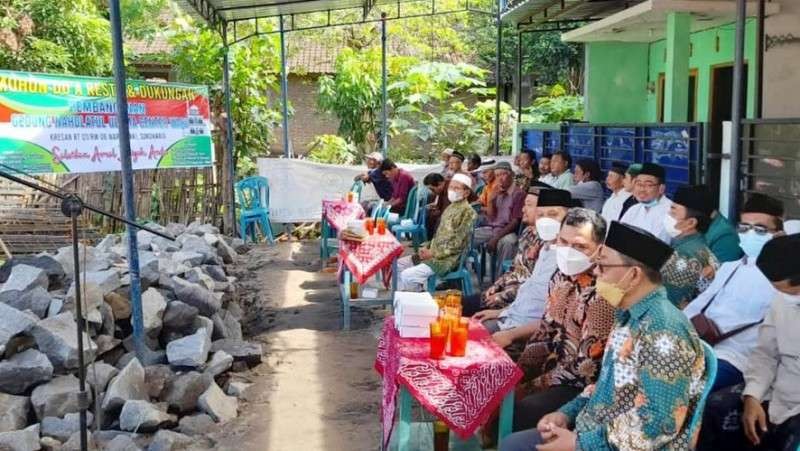 Pembangunnan Gedung NU Center di atas tanah wakaf Ibu Dalinem sekeluarga di Desa Waru, Kecamatan Baki, Kabupaten Sukoharjo (Foto: Istimewa)