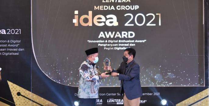 Wabup Pasuruan menerima penghargaan IDEA 2021 dalam upaya penanganan Covid-19. (Foto: Istimewa)