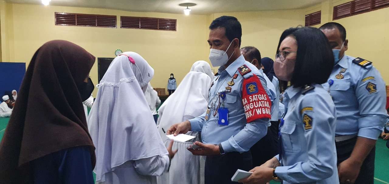 Tasyakuran di Rutan Medaeng karena mendapat predikat Wilayah Bebas dari Korupsi (WBK). (Foto: Kemenkumham Jatim)