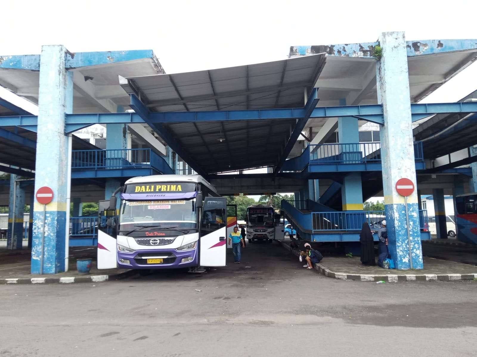 Kondisi Terminal Arjosari, Kota Malang jelang momen Natal dan Tahun Baru (Nataru). (Foto: Lalu Theo/ngopibareng.id)