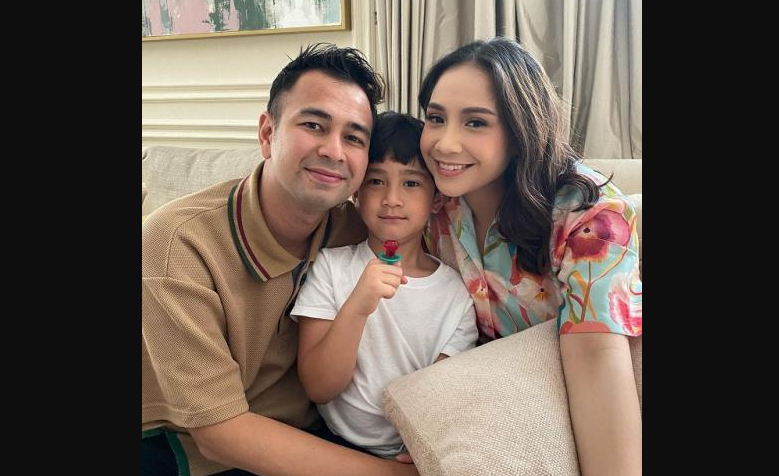 Keluarga Raffi Ahmad, Nagita Slavina Gigi, dan Rafathar Malik Ahmad. (Foto: Instagram)