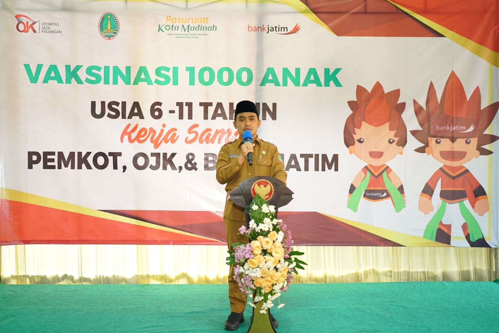 Wakil Walikota Pasuruan Adi Wibowo saat menghadiri vaksinasi anak (Foto: istimewa)