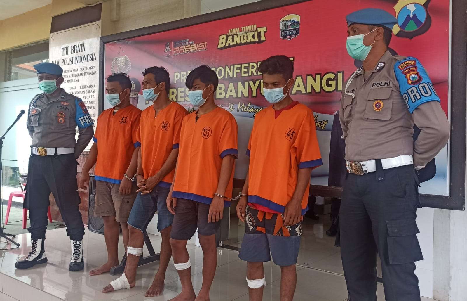 Para pelaku pencurian spesialis tower operator seluler diamankan Polresta Banyuwangi. (Foto: Muh Hujaini/Ngopibareng.id)