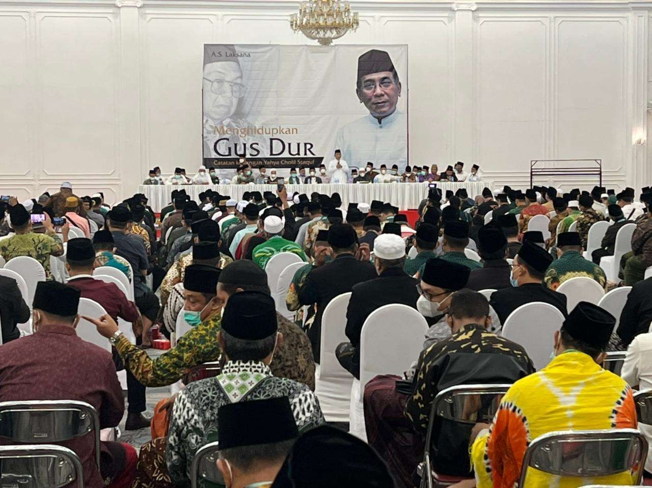 Pertemuan 447 PCNU dan PWNU digelar di Graha Wangsa ini sekaligus untuk membacakan ikrar dukungan kepada Gus Yahya, Selasa 21 Desember 2021 malam. (Foto: Istimewa)