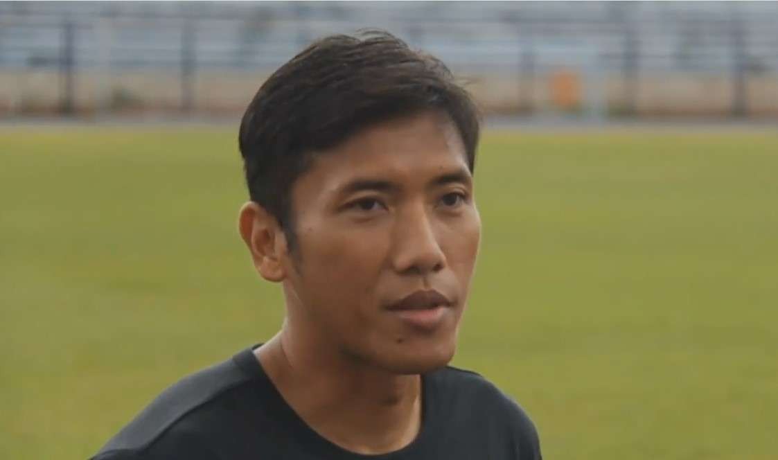 Ahmad Bustomi pamit ke para pemain Persela pada sesi latihan Rabu 22 Desember 2021 pagi. (Tangkapan Layar)