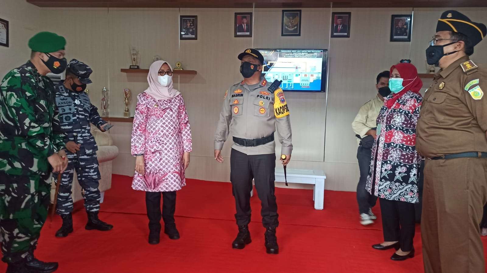 Forum Pimpinan Daerah Banyuwangi mengecek Posko pelayanan di Pelabuhan Ketapang (foto:Muh Hujaini/Ngopibareng.id)