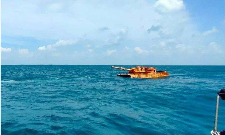 Benda mengapung mirip tank yang ditemukan di Kepulauan Natuna. (Foto: Istimewa)