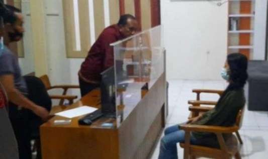 Baby Sitter berinisial A asal Jember ditangkap Satreskrim Polres Situbondo, karena nekat menculik anak majikannya.(Foto: Dok Humas Polres Situbondo)