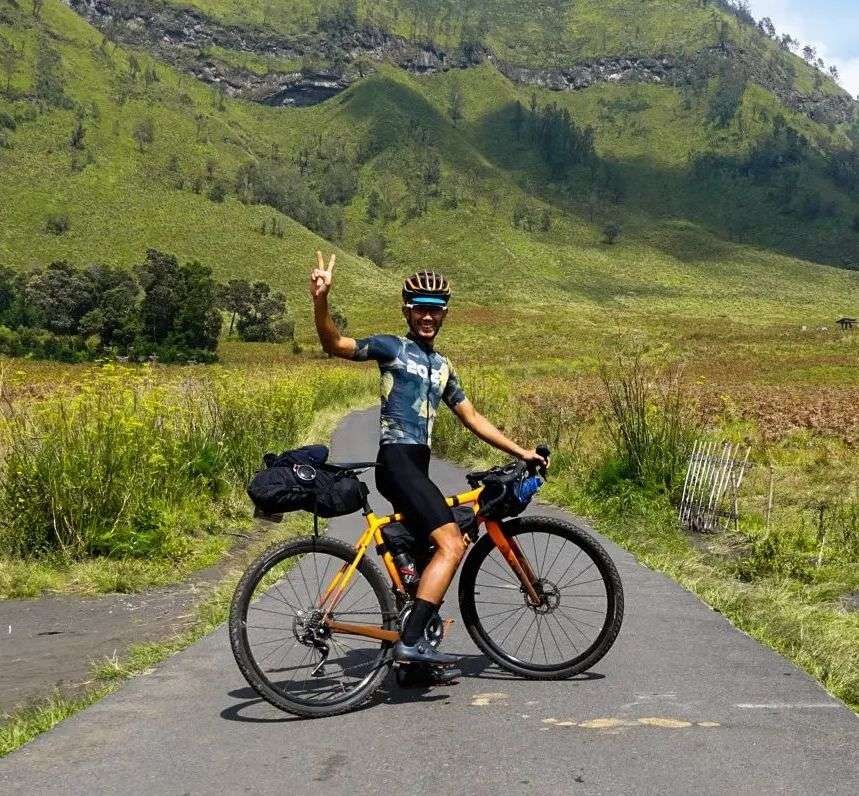 Hadi Tombro akan melakukan gowes 506 km dalam 24 jam demi pendidikan di Papua. (Foto: ist)