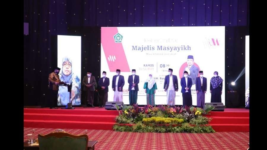 Menteri Agama Yaqut Cholil Qoumas mengukuhkan 9 Kiai sebagai Majelis Masyayikh, Kamis 30 Desember 2021. (Foto: Kemenag)