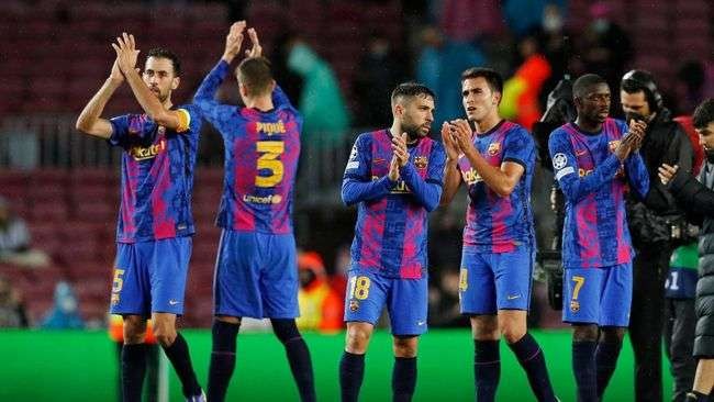 Skuad Barcelona kena badai omicron. (Foto: Twitter)