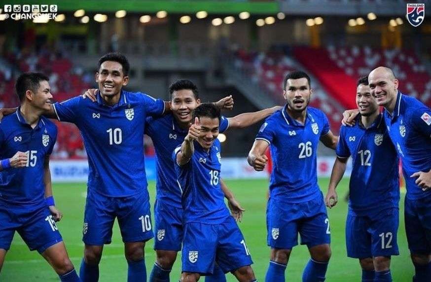 Skuad Gajah Perang Thailand mengenakan jersey berkerah saat melawan Indonesia di leg pertama Final Piala AFF, Rabu 29 Desember 2021 malam. (Foto: Istimewa)