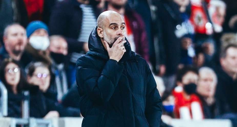 Manajer Manchester City Pep Guardiola tetap merendah meski timnya saat ini unggul jauh atas para pesaingnya dalam perburuan gelar Premier League 2021/2022. (Foto: Twitter/@ManCity).