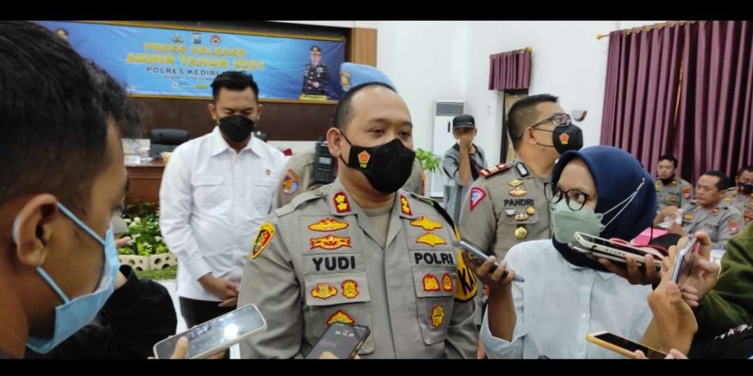 AKBP Wahyudi Kapolres Kediri Kota imbau warga tidak ada perayaan malam pergantian tahun di sejumlah tempat hiburan. (Foto: Fendhy Plesmana/Ngopibareng.id)