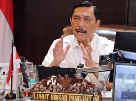 Menko Marves Luhut Binsar Pandjaitan minta pembukaan Bandara Juanda untuk perjalanan luar negeri bertahap. (Foto: Ant)