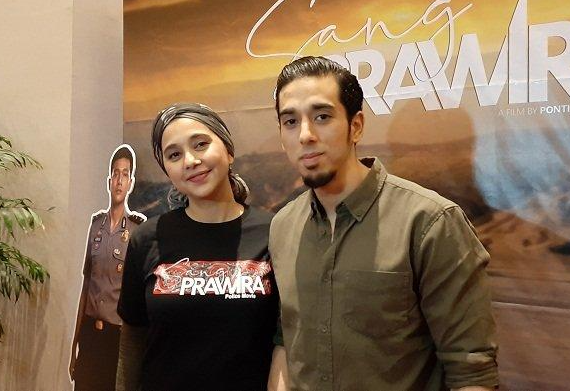 Axel Djody Gondokusumo bersama sang ibu, Ayu Azhari. (Foto: Istimewa)