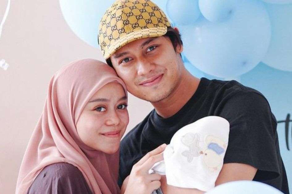 Pasangan Lesti dan Rizky Billar masih menyembunyikan wajah Baby L. (Foto: Instagram)